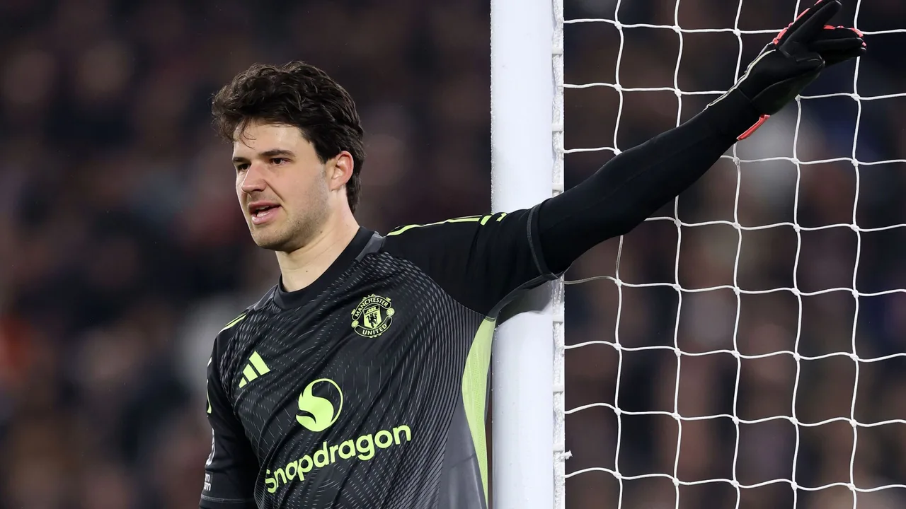 حارس مانشستر يونايتد سين لامينز يصف تجربته الأولى في الدوري الإنجليزي بكلمة مثيرة